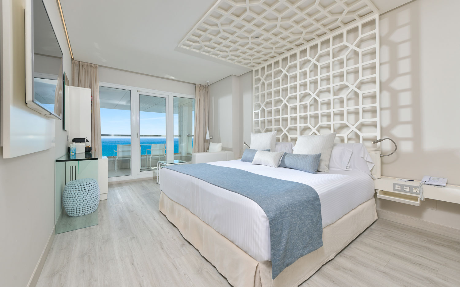 amare-marbella-habitaciones-oh-la-la-the-one-vista-mar-frontal-hab-matrimonio-01